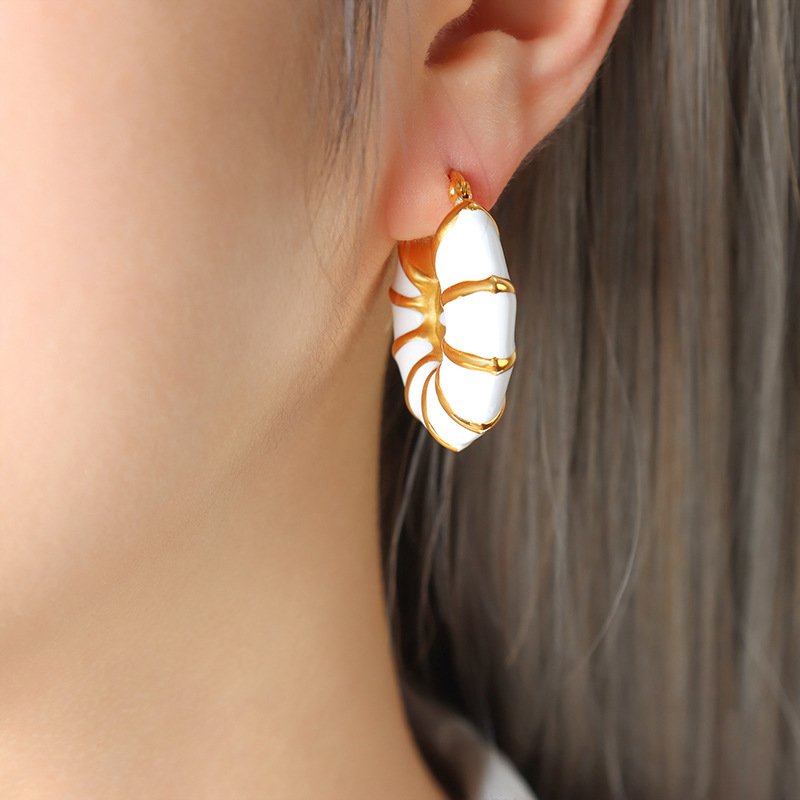 Venusacc White Bamboo Hoop Earring - 图片 3